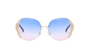 Women sunglasses w/ diamond accent